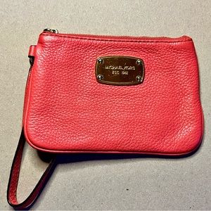 MK wristlet details in live show